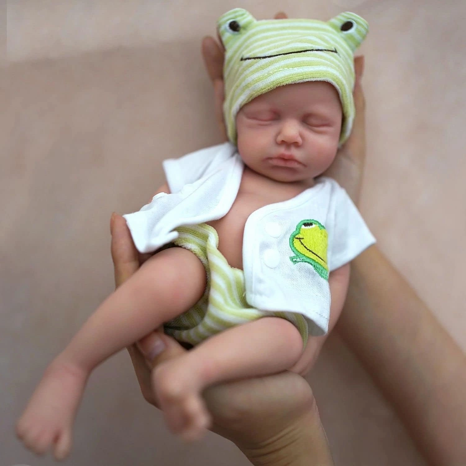 12 Inch Lifelike Reborn Baby Dolls Silicone Full Body Girl, Realistic Baby Dolls Newborn Full Body Silicone Real Life Baby Doll for 3  Years Old Girls Gifts