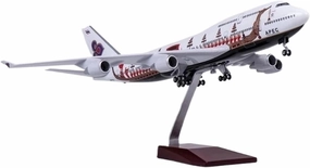 1 150 Scale for Boeing 747 Plane Model Thai Dragon Boat Airplane Resin Aircraft Model Collection Display Model Airplanes Miniatures Toy's Set(with Light)