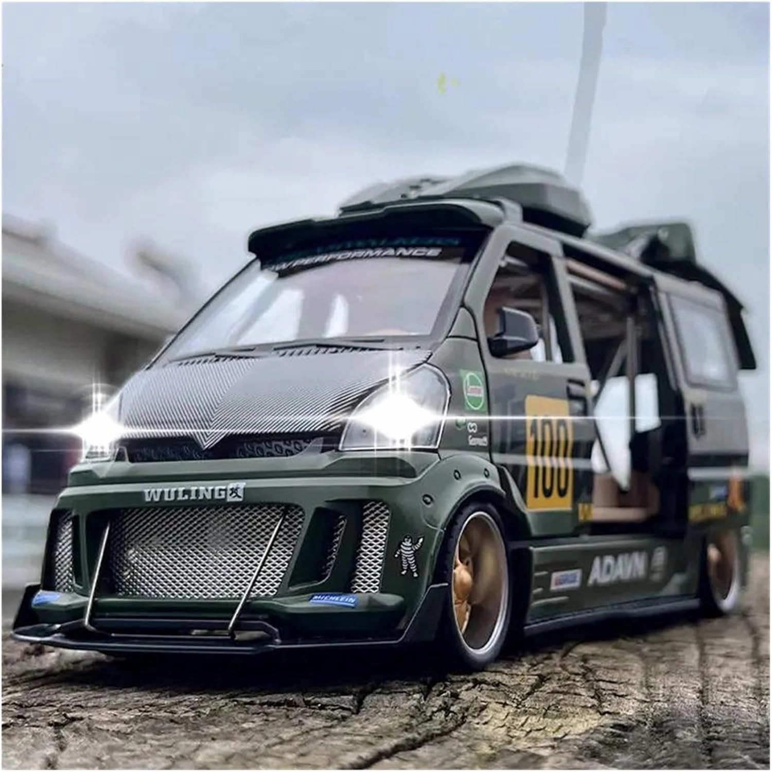 1 24 for Wuling Alloy Track Car Truck Model Diecast Metal Modified Racing Car Model Enthusiasts Gift Collectibles Simulation Vehicle Playset(Yellow)