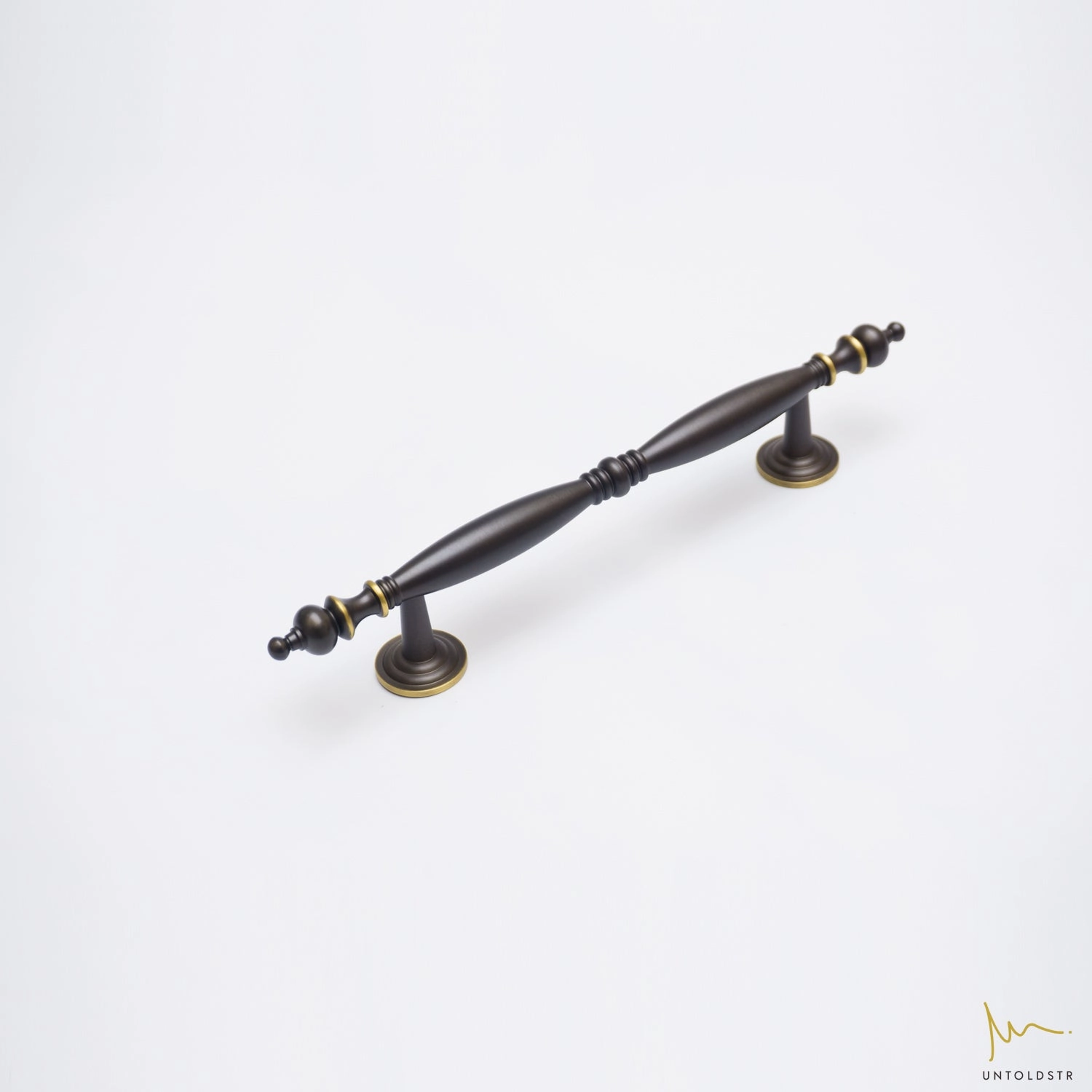 CLARA - ANTIQUE BRASS / AB02
