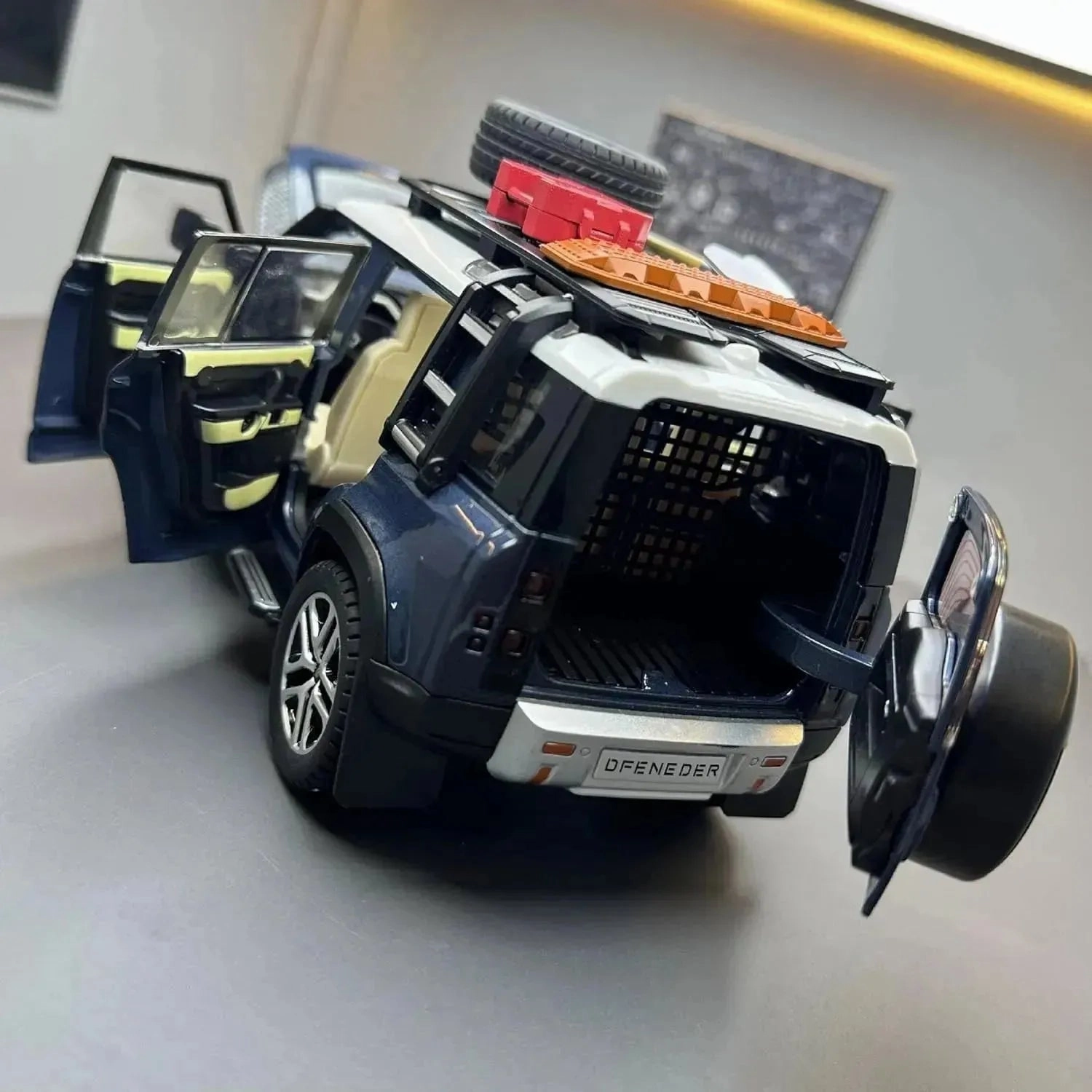 Diecast Defender Toy Car (1:22 Scale)