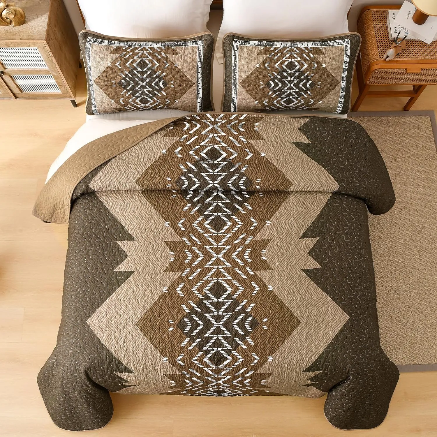 Dintszyayue Brown Quilt Set King Size Boho Aztec Texture Bedspread Coverlet Set 3 Piece Soft Lightweight Bedding Set Geometric Bohemian Bedspread with 2 Pillowcases(Dark Brown,90"x103")