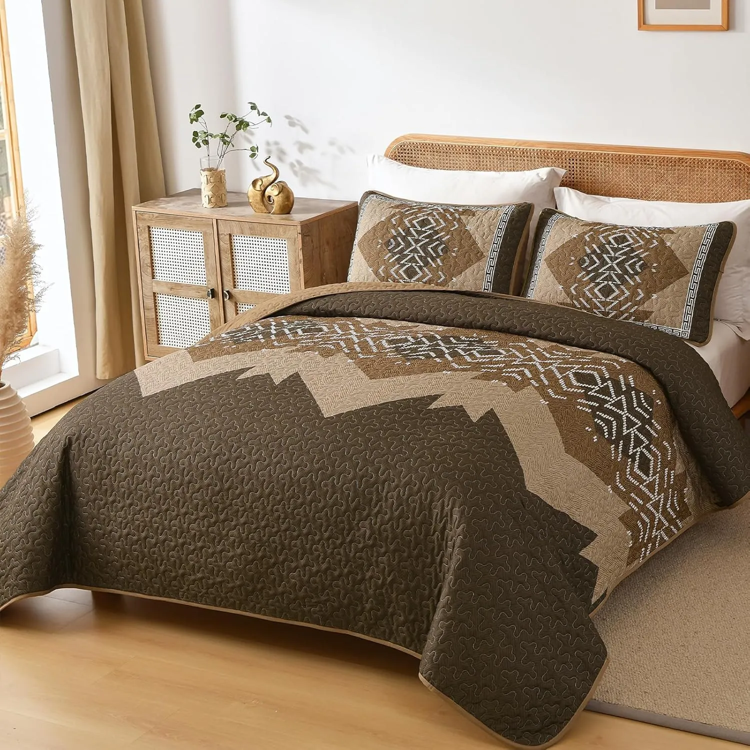 Dintszyayue Brown Quilt Set King Size Boho Aztec Texture Bedspread Coverlet Set 3 Piece Soft Lightweight Bedding Set Geometric Bohemian Bedspread with 2 Pillowcases(Dark Brown,90"x103")