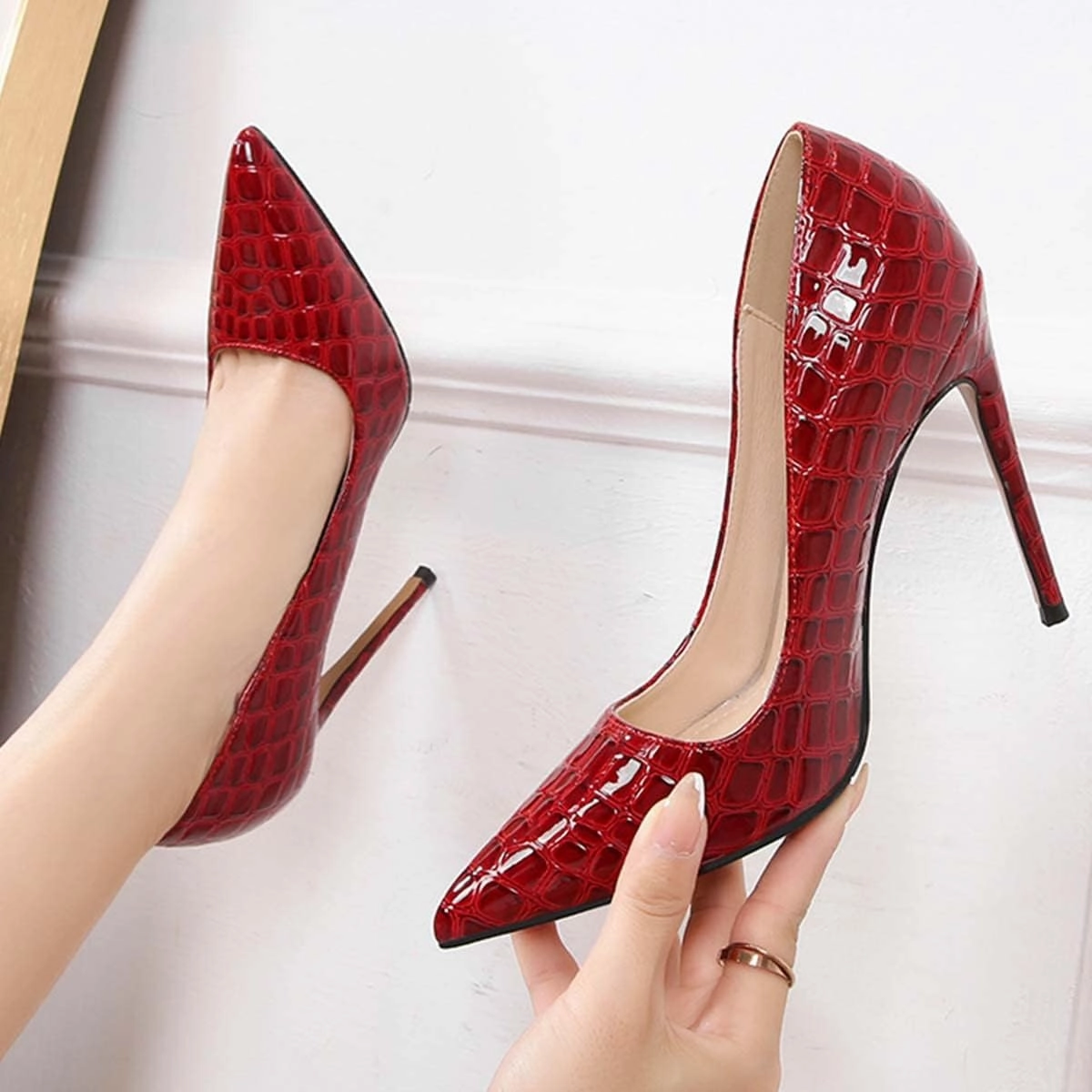JOEupin Women Sexy Crocodile Pattern High Heels Pointed Toe Stilettos Pumps Party Club Shoes