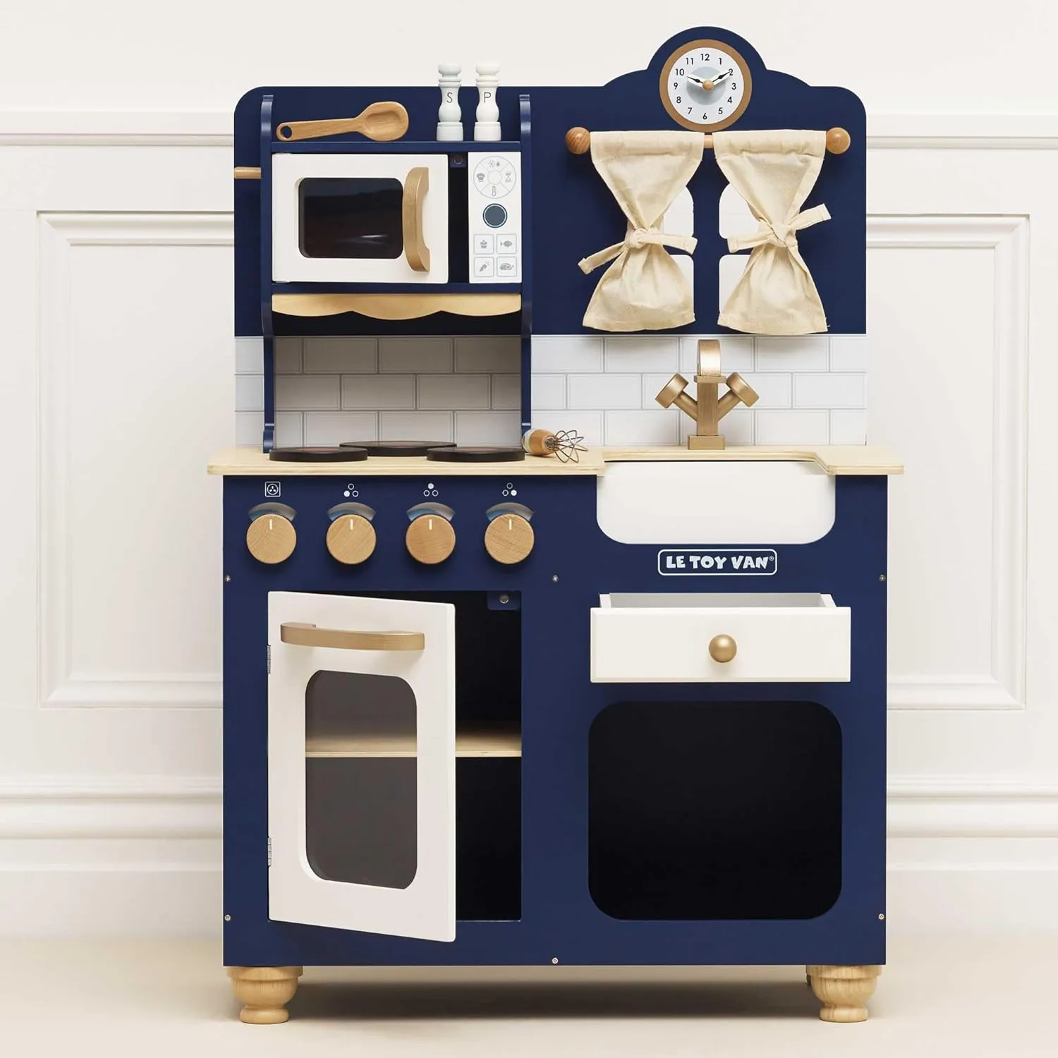 Le Toy Van Oxford Deluxe Toy Kitchen Premium Wooden Toys for Kids Ages 3 Years & Up, Oxford Deluxe Kitchen