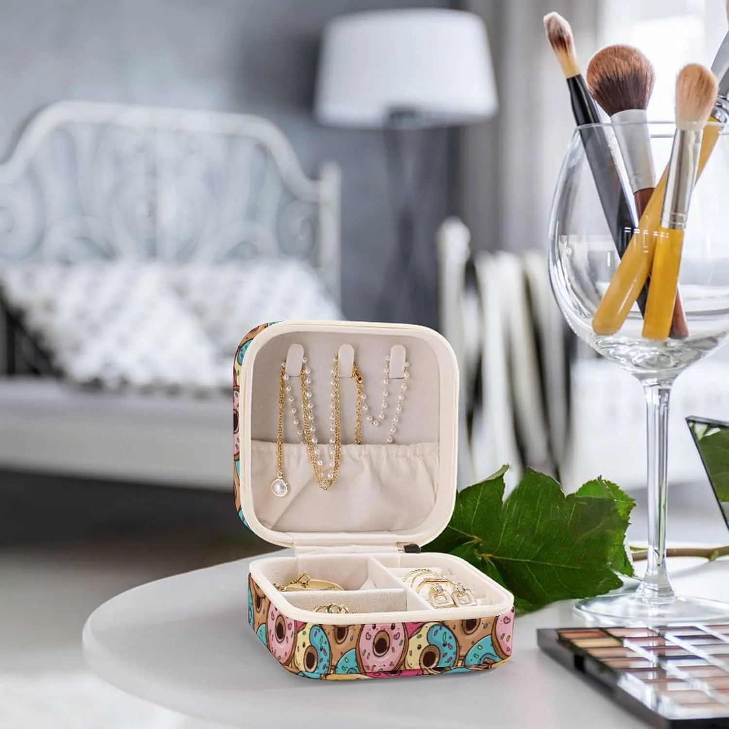 Leather Small Cartoon Cute Delicious Donut Jewelry Box for Girls Women, Small Travel Jewelry Organizer Box Case Storage Holder for Rings Earrings Necklace Bracelet Pendant Organizer, Mini Cute