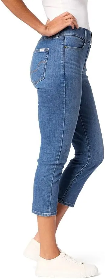 Levi Strauss Signature Gold Women's Totally Shaping Ultimate Pull-on Capri (Available in Plus)