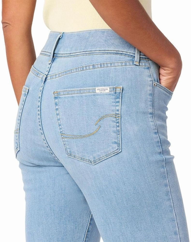 Levi Strauss Signature Gold Women's Totally Shaping Ultimate Pull-on Capri (Available in Plus)