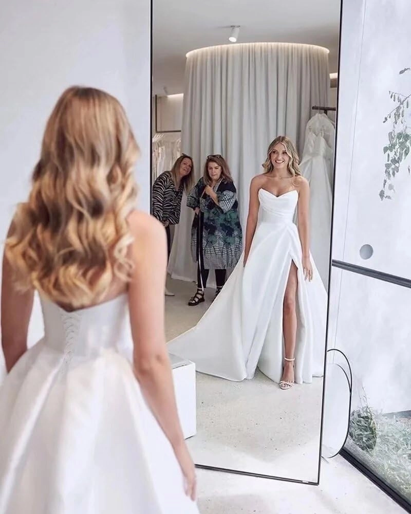 Long Sleeve Beach Wedding Dresses for Bride 2025 Elegant A Line Boho V-Neck Bridal Wedding Gowns