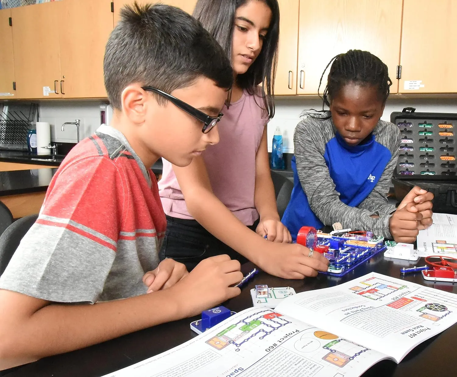 Snap Circuits Extreme SC-750R Electronics Exploration Kit   Student Training Program with Student Study Guide | Perfect for STEM Curriculum