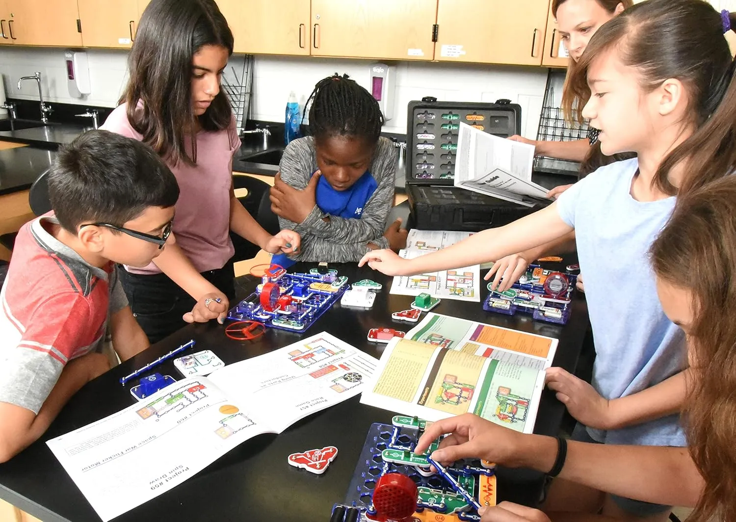 Snap Circuits Extreme SC-750R Electronics Exploration Kit   Student Training Program with Student Study Guide | Perfect for STEM Curriculum
