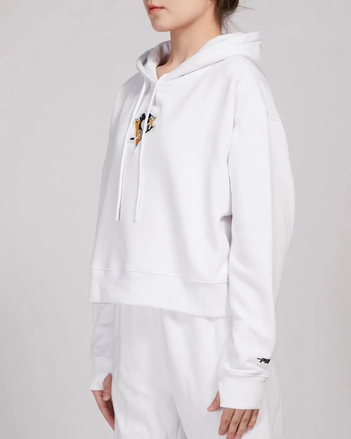 Womens NHL Classic Chenille Cropped Pullover Hoodie
